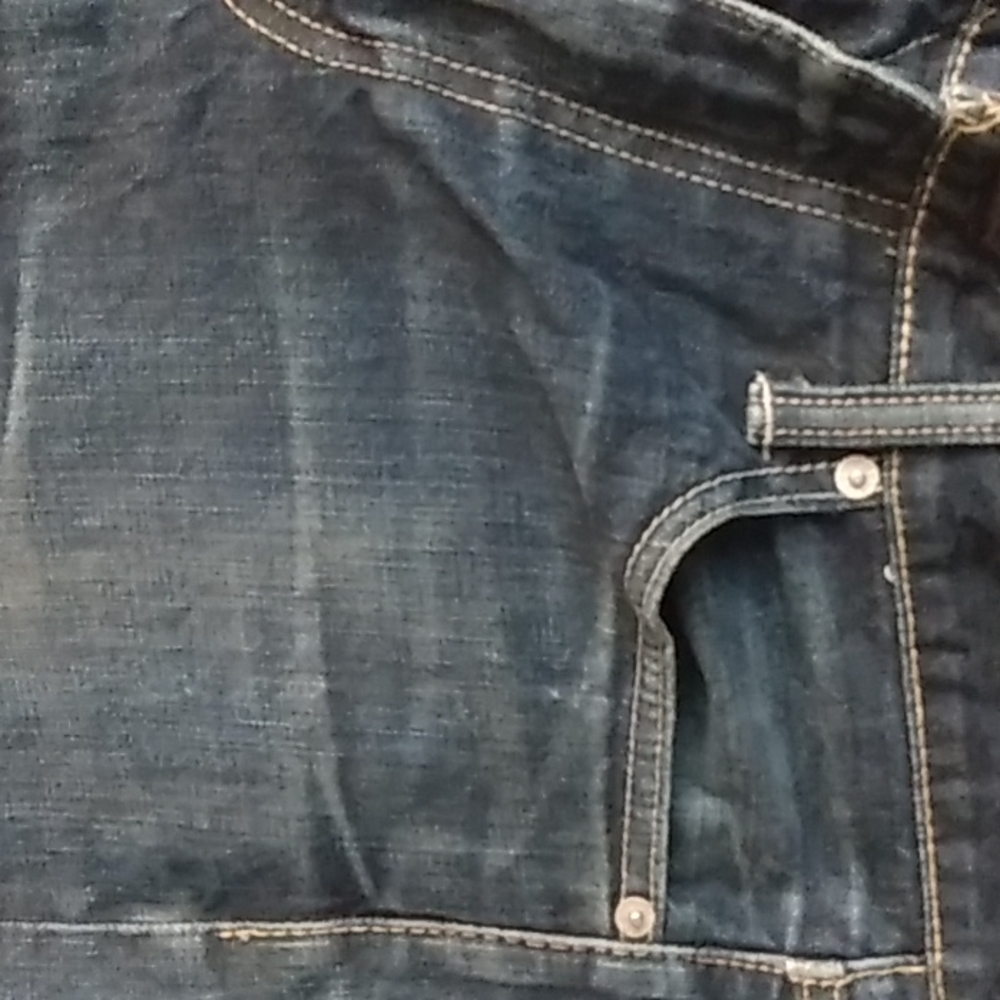 Levis - Picture 3 of 5